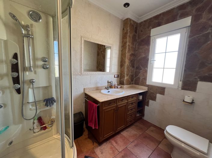 Image No.40-6 Bed Villa for sale