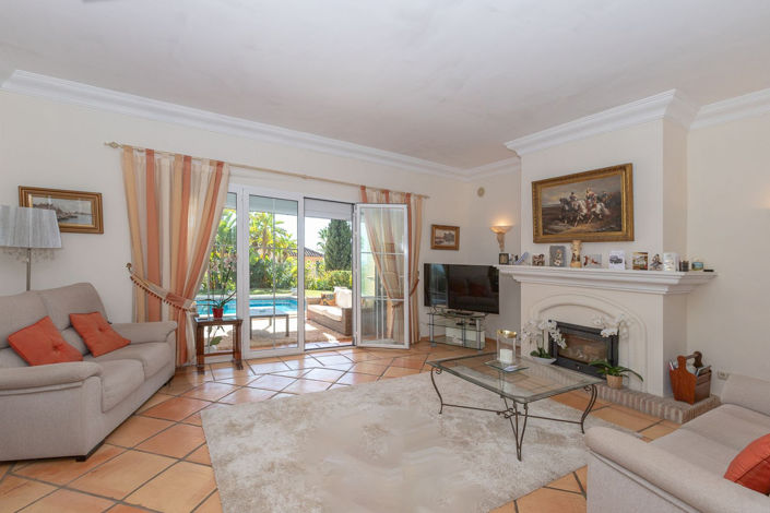 Image No.3-Villa de 5 chambres à vendre à Elviria