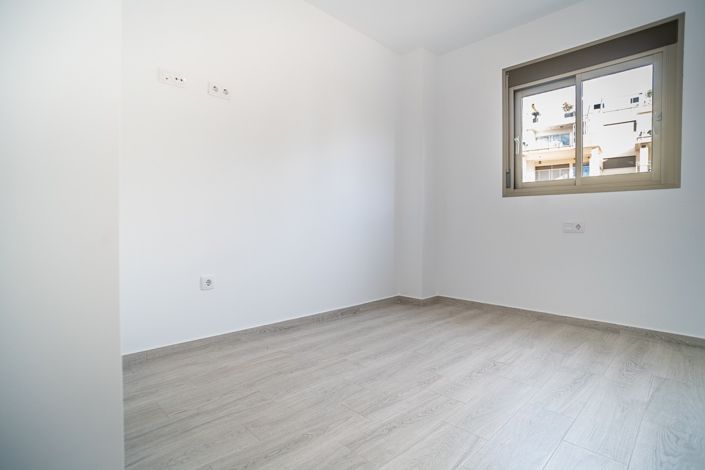 Image No.10-3 Bed Apartment for sale