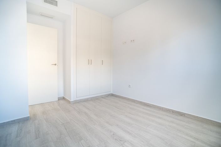 Image No.11-3 Bed Apartment for sale
