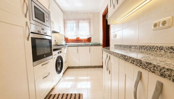 Image No.6-2 Bed House for sale