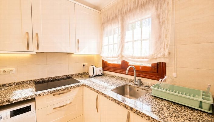 Image No.8-2 Bed House for sale