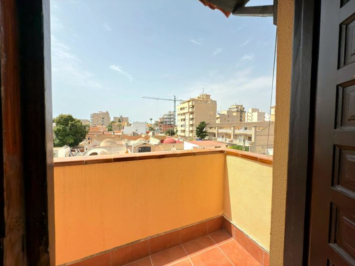 Image No.4-2 Bed House for sale