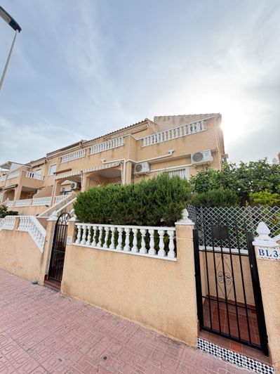 Image No.2-Appartement de 2 chambres à vendre à Torrevieja