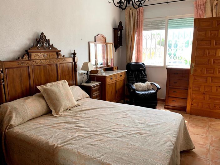 Image No.6-5 Bed House for sale