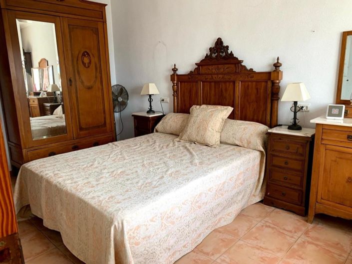 Image No.7-5 Bed House for sale