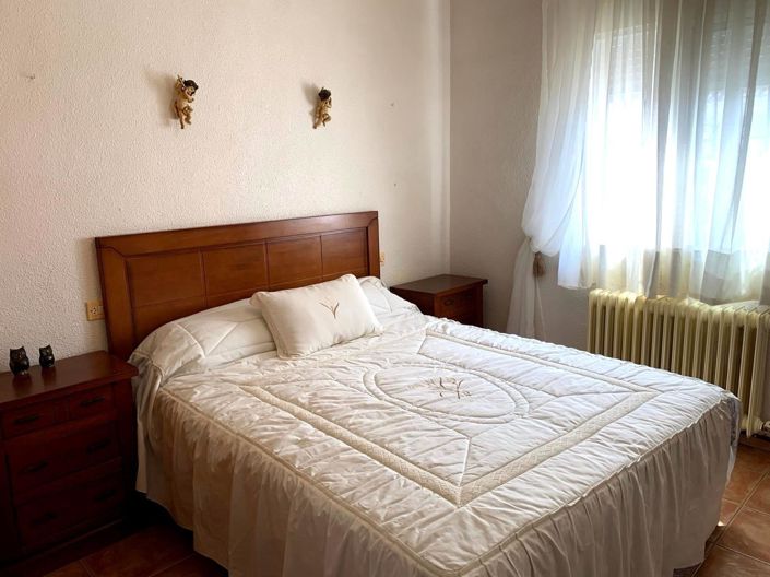 Image No.9-5 Bed House for sale