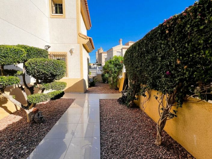 Image No.10-3 Bed Villa for sale