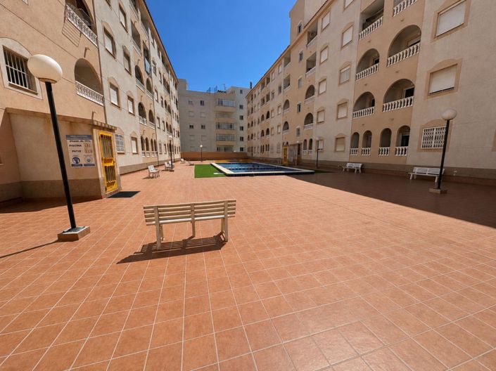 Image No.20-2 Bed Apartment for sale