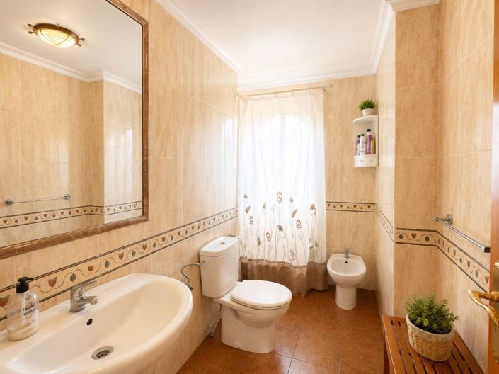 Image No.9-2 Bed Bungalow for sale