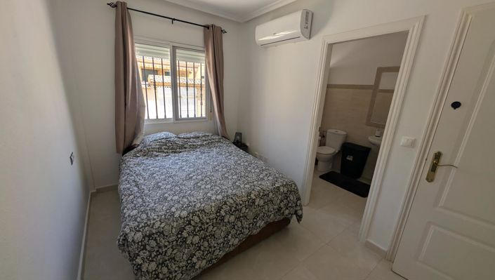 Image No.6-5 Bed Villa for sale