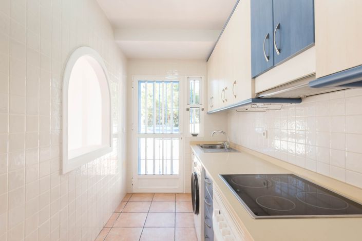 Image No.19-3 Bed Townhouse for sale