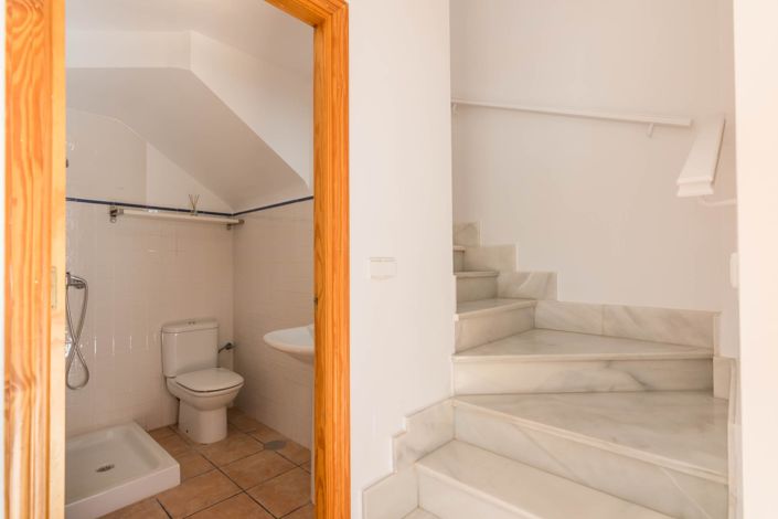 Image No.23-3 Bed Townhouse for sale