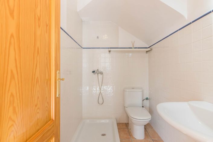 Image No.25-3 Bed Townhouse for sale