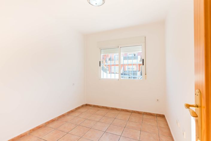 Image No.27-3 Bed Townhouse for sale
