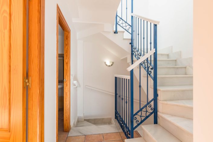 Image No.30-3 Bed Townhouse for sale