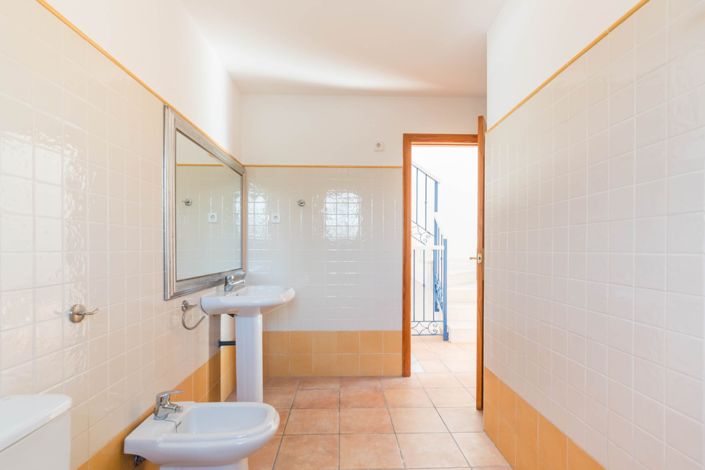 Image No.34-3 Bed Townhouse for sale
