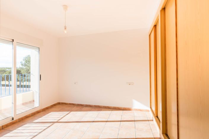 Image No.38-3 Bed Townhouse for sale