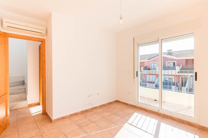 Image No.40-3 Bed Townhouse for sale