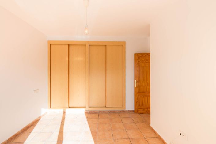 Image No.42-3 Bed Townhouse for sale