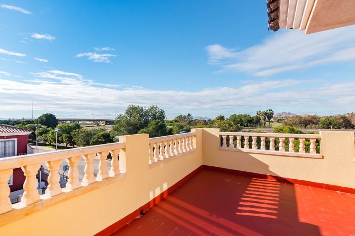 Image No.47-3 Bed Townhouse for sale