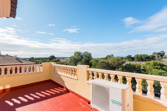 Image No.50-3 Bed Townhouse for sale