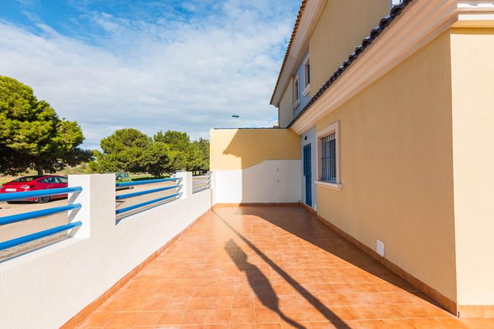 Image No.9-3 Bed Townhouse for sale