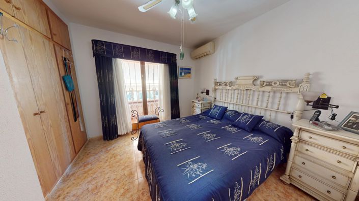 Image No.25-3 Bed Townhouse for sale