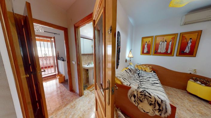 Image No.31-3 Bed Townhouse for sale