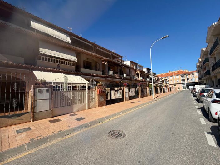 Image No.41-3 Bed Townhouse for sale