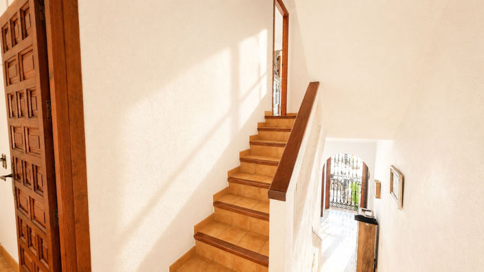 Image No.18-3 Bed House for sale