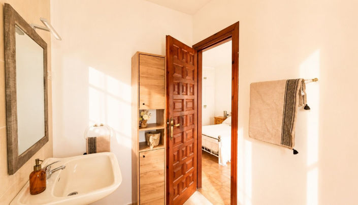 Image No.20-3 Bed House for sale