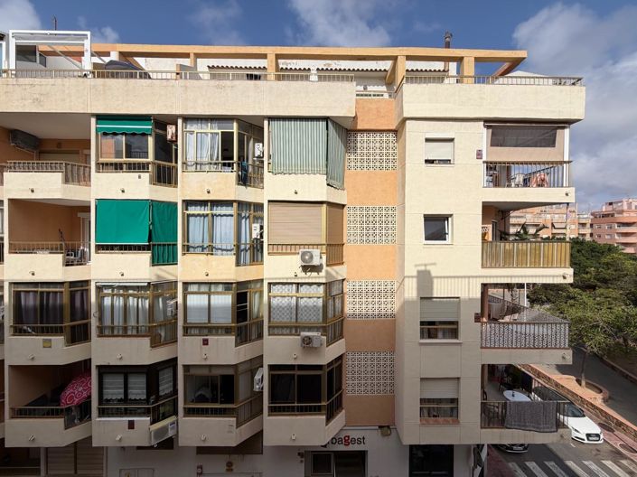 Image No.25-2 Bed Apartment for sale