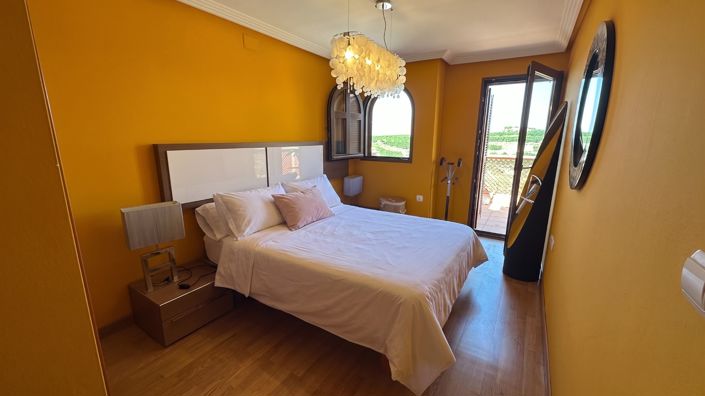Image No.20-3 Bed Townhouse for sale