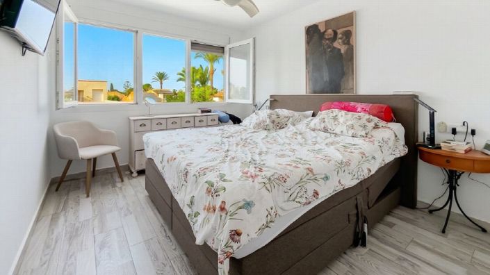 Image No.40-2 Bed Property for sale