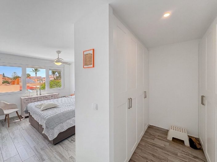 Image No.42-2 Bed Property for sale