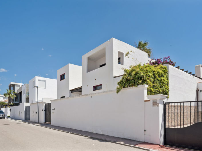 Image No.15-6 Bed Villa for sale