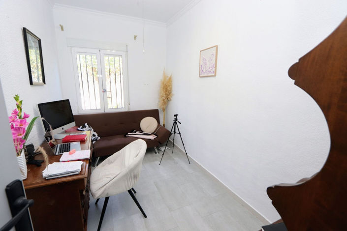 Image No.14-6 Bed House for sale