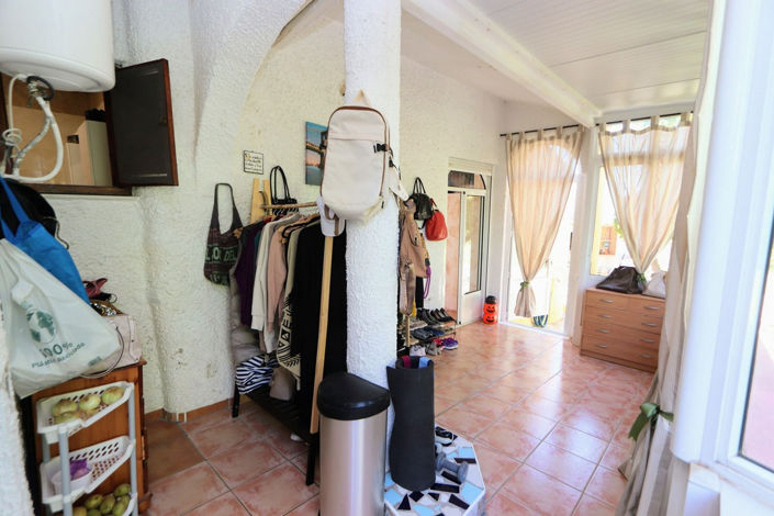 Image No.19-6 Bed House for sale