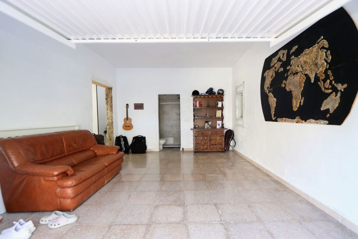 Image No.20-6 Bed House for sale