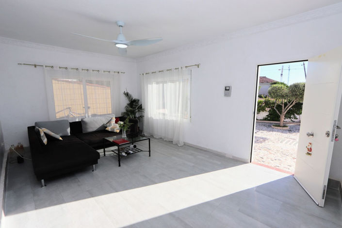 Image No.8-6 Bed House for sale