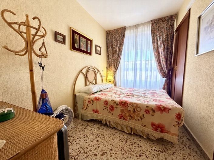 Image No.15-3 Bed Property for sale