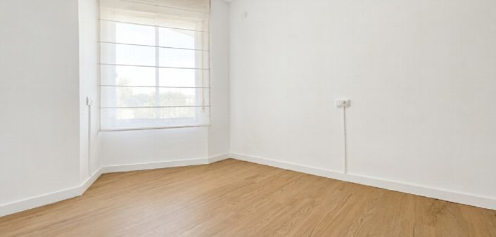 Image No.19-3 Bed Property for sale