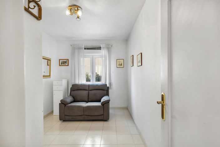 Image No.20-2 Bed House for sale