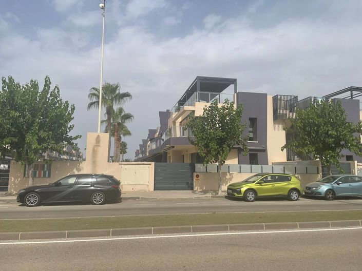 Image No.4-2 Bed House for sale