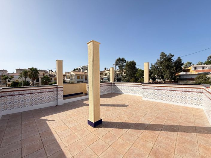 Image No.47-2 Bed Townhouse for sale