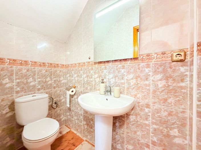 Image No.21-2 Bed Townhouse for sale
