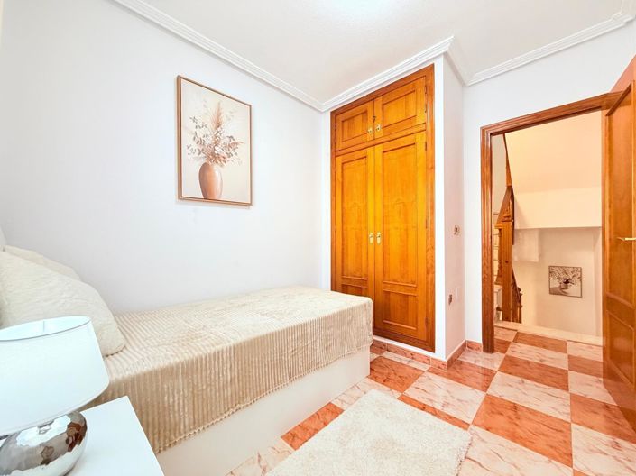 Image No.26-2 Bed Townhouse for sale