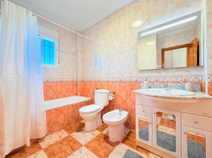 Image No.27-2 Bed Townhouse for sale