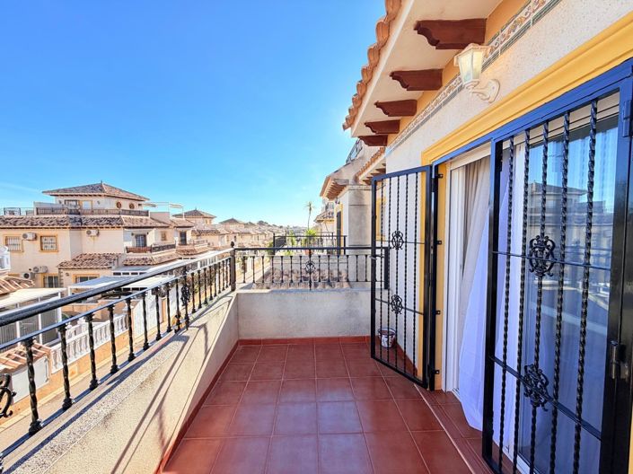 Image No.35-2 Bed Townhouse for sale
